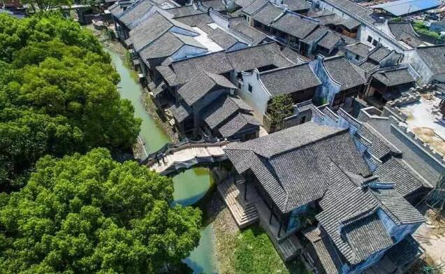三年時(shí)間內(nèi)，“桐鄉(xiāng)毛衫時(shí)尚小鎮(zhèn)”完成固定資產(chǎn)投資56.25億元